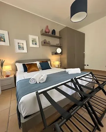Dama In Center Apartment Como