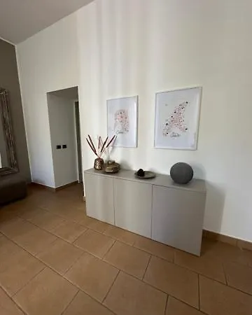 Dama In Center * Como