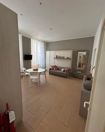 Dama In Center Apartman