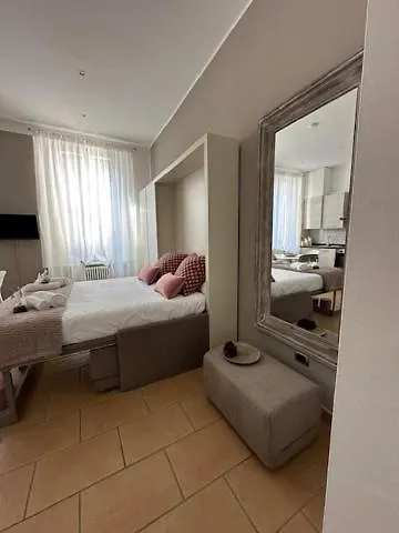 Dama In Center Apartmán Como